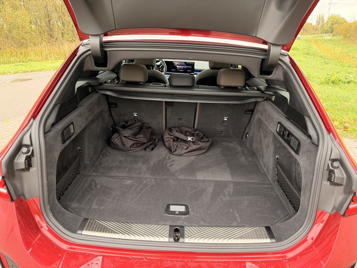 Afbeeldingslocatie: https://tweakers.net/i/52IetkOw-jdH8rO_Q4d3YdkBW_0=/fit-in/4920x3264/filters:max_bytes(3145728):no_upscale():strip_icc():strip_exif()/f/image/bnEv8VByRQdGXJSuTDfQ7uSK.jpg?f=user_large