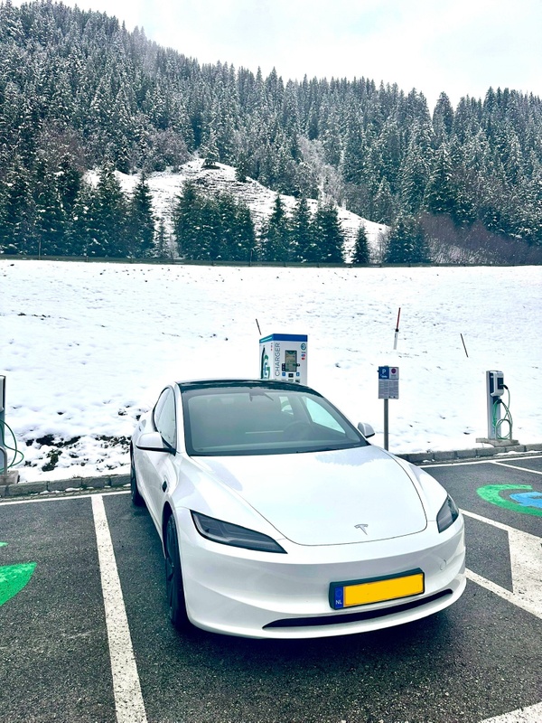 Afbeeldingslocatie: https://tweakers.net/i/57fvXZ80ROVB2bwk1k7Xblk8qtM=/x800/filters:strip_icc():strip_exif()/f/image/XXn065re7SZtdqPrMSiovhoD.jpg?f=fotoalbum_large