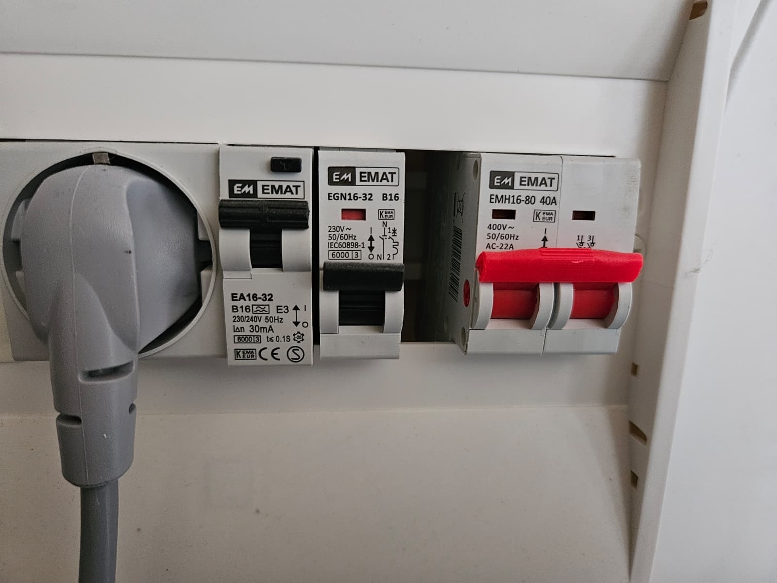 Afbeeldingslocatie: https://tweakers.net/i/5MVvr0A7Vn4PAeX8B3CIfUvW-bY=/fit-in/4920x3264/filters:max_bytes(3145728):no_upscale():strip_icc():strip_exif()/f/image/tZEmkrvp3uyTRNm5YIDsDxrm.jpg?f=user_large