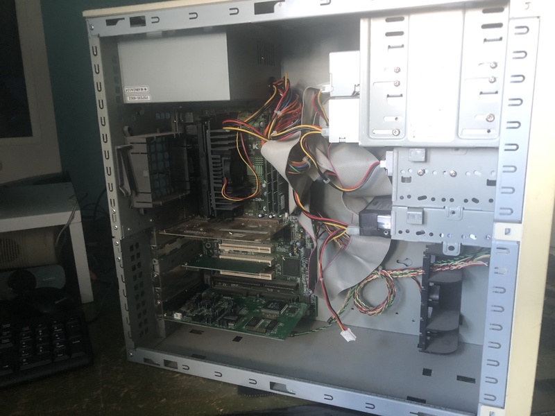 Afbeeldingslocatie: https://tweakers.net/i/5RBEqYyNClk5Ft98Y5Q0Fppjq_k=/800x/filters:strip_icc():strip_exif()/f/image/kXkZPlp59m80pDyUYYq6Nat1.jpg?f=fotoalbum_large