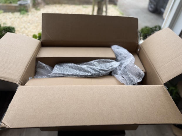 Afbeeldingslocatie: https://tweakers.net/i/5WkcheV3IEOILcCgbdB43f8HJnw=/620x/filters:strip_icc():strip_exif()/m/383141/1W8N0JqC2K2cINaSxoN2o7ecQBinKT8fZsBGuowJOaFZKki6k3.jpeg?f=620xauto