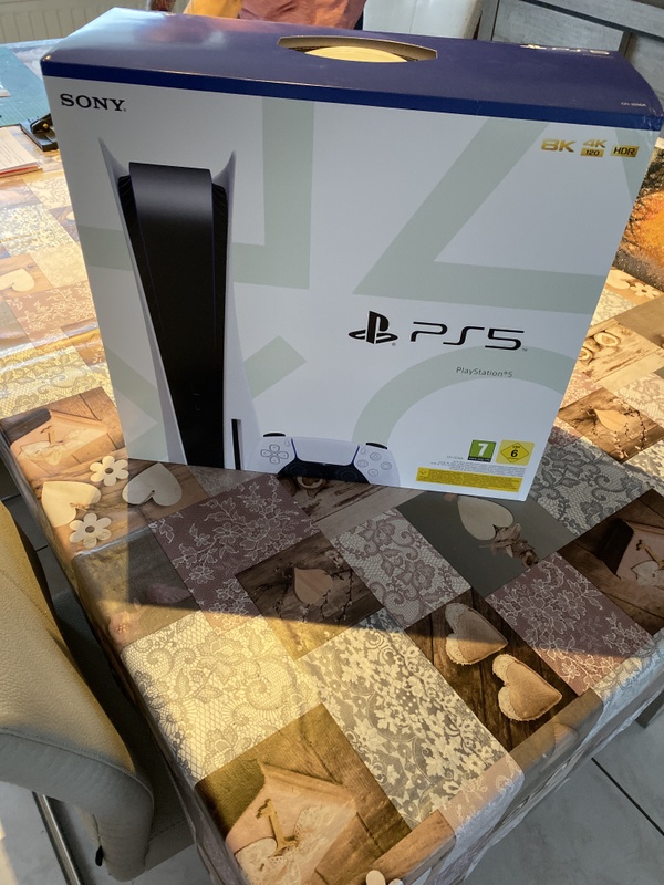 Afbeeldingslocatie: https://tweakers.net/i/5bSmAdWZU9drGwXQkICyqou5IZI=/x800/filters:strip_icc():strip_exif()/f/image/Xl1q20U3zYTkoxNSClEZglQ7.jpg?f=fotoalbum_large