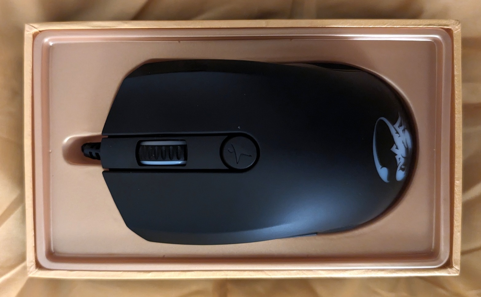 Afbeeldingslocatie: https://tweakers.net/i/5knLgujzY1hUYeYGODqyUemBGfM=/fit-in/4920x3264/filters:max_bytes(3145728):no_upscale():strip_icc():strip_exif()/f/image/jyhq5i1CKQovQbbRM57dznMK.jpg?f=user_large