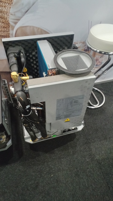 Afbeeldingslocatie: https://tweakers.net/i/5lA89AcQ4r7RSqNvDi0HiDLjgHY=/x800/filters:strip_icc():strip_exif()/f/image/vez5c28xurwbHEtowThZU1e8.jpg?f=fotoalbum_large