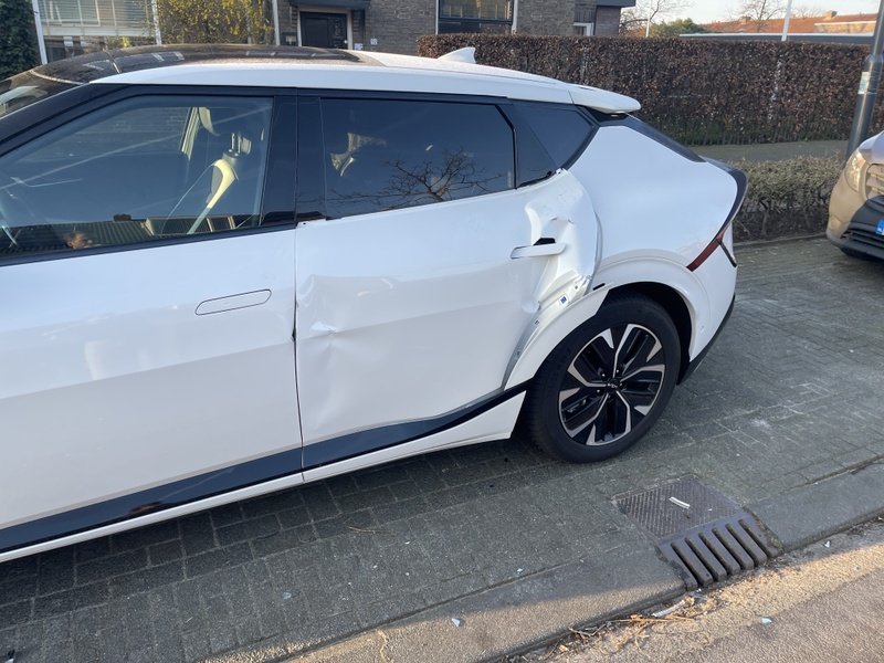 Afbeeldingslocatie: https://tweakers.net/i/5m9pbCh9NX4yLmgdtOW-6S-5a2A=/800x/filters:strip_icc():strip_exif()/f/image/NwK4YAKqtf2APntn4Ke6dxZv.jpg?f=fotoalbum_large