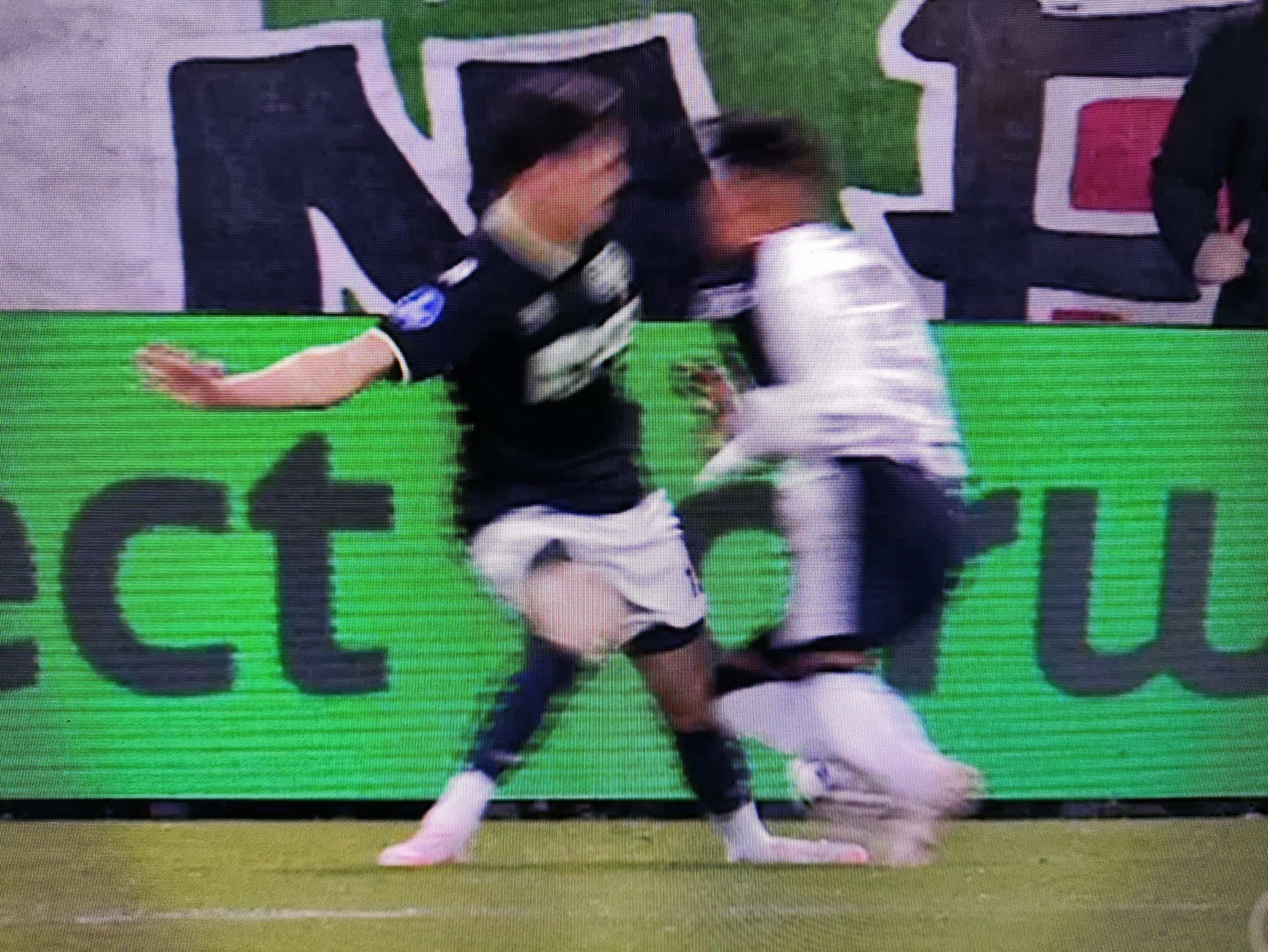 Afbeeldingslocatie: https://tweakers.net/i/5rQCeaARI_ayMHmXrS-l2j0iyEg=/fit-in/4920x3264/filters:max_bytes(3145728):no_upscale():strip_icc():strip_exif()/f/image/UIrbV2jl8EniQEaHfkHKsyL7.jpg?f=user_large