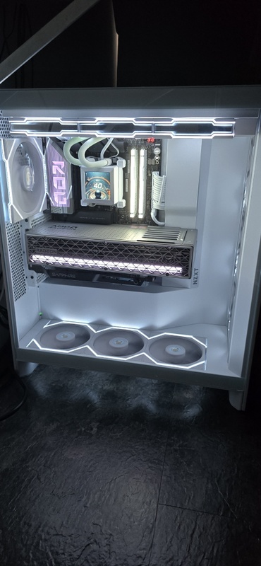 Afbeeldingslocatie: https://tweakers.net/i/5sVrDCBmNWzZQwsaeAosjL2RR5g=/x800/filters:strip_icc():strip_exif()/f/image/7FsNk3UGD2SdgWUZHtUUjyBr.jpg?f=fotoalbum_large