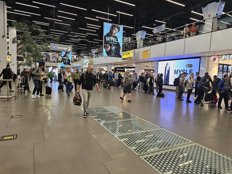Afbeeldingslocatie: https://tweakers.net/i/5w10Q4LtfqkJKARHCvxkVGD7E8w=/800x/filters:strip_icc():strip_exif()/f/image/23kI5no7WVCfGyY8GLdkgbmI.jpg?f=fotoalbum_large