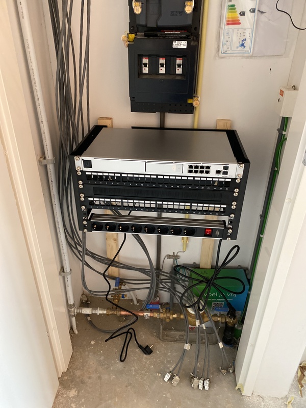 Afbeeldingslocatie: https://tweakers.net/i/5wdTYDZfVAcA__vrPBdeZzVOSOM=/x800/filters:strip_icc():strip_exif()/f/image/jz9q0RUkAIrsi6HyTfRkEJJn.jpg?f=fotoalbum_large