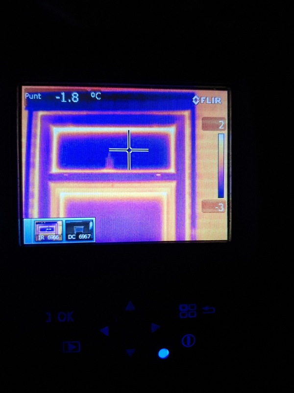 Afbeeldingslocatie: https://tweakers.net/i/5yw5oqHmHhLxjOT570ofYmABnEc=/x800/filters:strip_icc():strip_exif()/f/image/CtjxDSfVPQfBrrMDpSypAMNr.jpg?f=fotoalbum_large