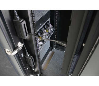 APC NetShelter CX 24U Geluiddempende 'Server Room in a Box'