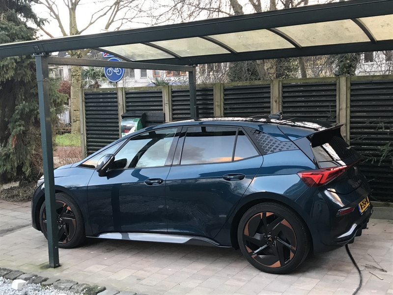 Afbeeldingslocatie: https://tweakers.net/i/64yr6JmsR-Q9i96-RZ2dHOHsqlE=/800x/filters:strip_icc():strip_exif()/f/image/Mxq2HLLIlG8W4EZlcNSuv6K9.jpg?f=fotoalbum_large