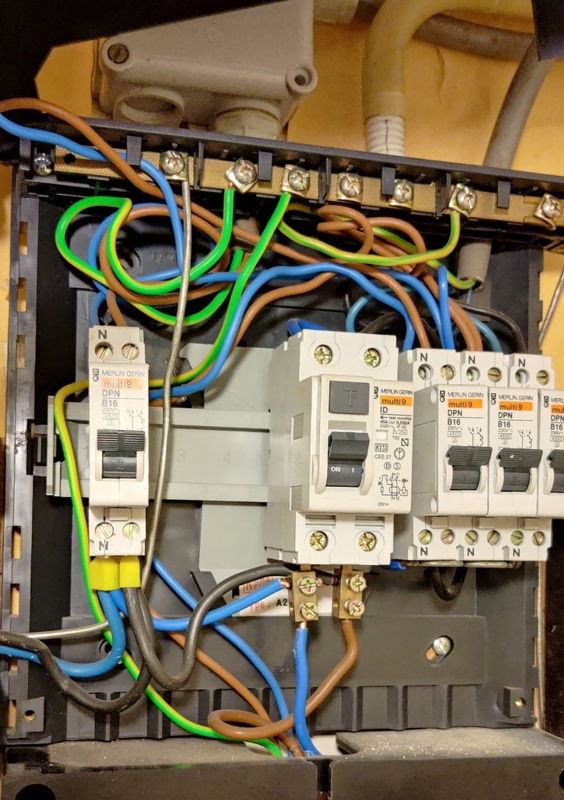 Afbeeldingslocatie: https://tweakers.net/i/6InDno3jIbyQ2wk4YipE_hUAvT8=/x800/filters:strip_icc():strip_exif()/f/image/z8IyYb57B9kcm5A94Q3tRzRp.jpg?f=fotoalbum_large