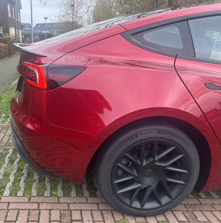 Afbeeldingslocatie: https://tweakers.net/i/6MOGEDIP8fmSn4QEZLClGqak6cQ=/fit-in/4920x3264/filters:max_bytes(3145728):no_upscale():strip_icc():strip_exif()/f/image/DIL4kbvWBDcSUK4K4kGfHRGq.jpg?f=user_large