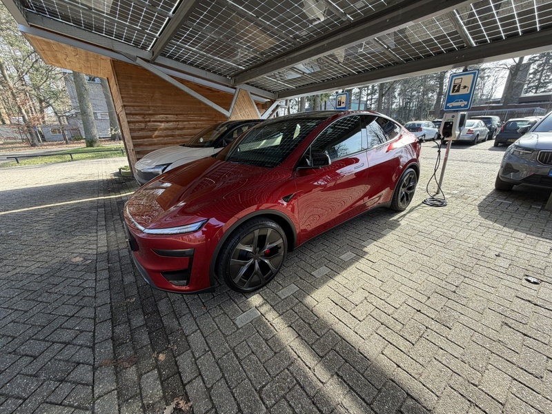 Afbeeldingslocatie: https://tweakers.net/i/6P3DlsOtWJqS7B-MWzXdxT426O8=/800x/filters:strip_icc():strip_exif()/f/image/P5YerHdY4noRgKHeFWEQEz73.jpg?f=fotoalbum_large