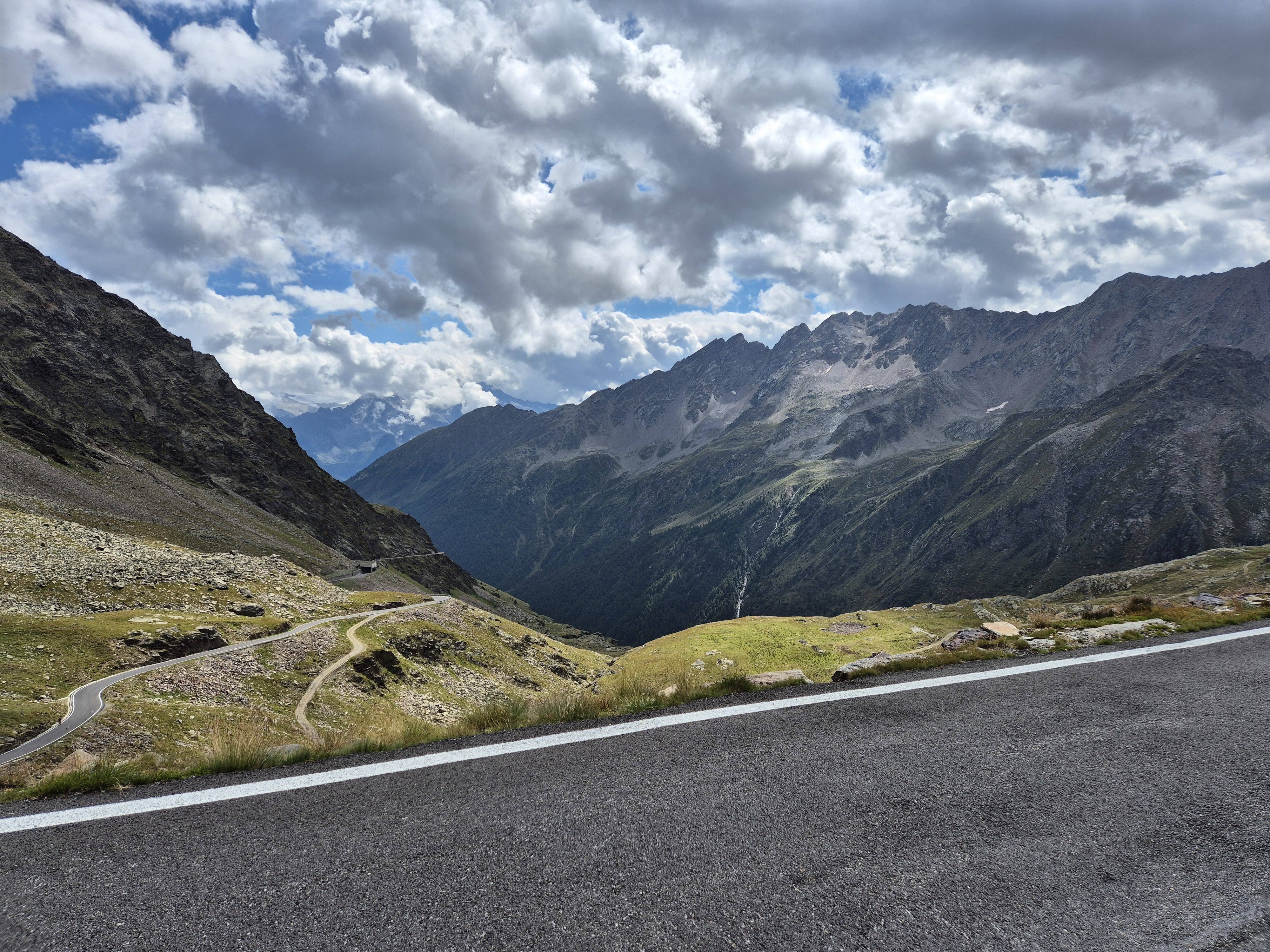 Afbeeldingslocatie: https://tweakers.net/i/6QYbr2_pmI8r01MCot8dKAghASM=/fit-in/4920x3264/filters:max_bytes(3145728):no_upscale():strip_icc():strip_exif()/f/image/5fJzsxtmLbnQeYyCNn5iWu12.jpg?f=user_large