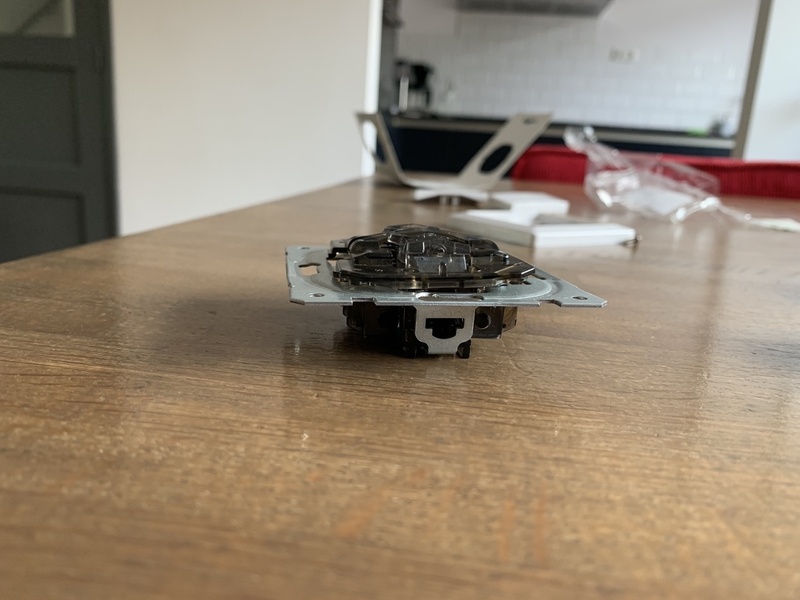 Afbeeldingslocatie: https://tweakers.net/i/6_-JMzeh3G093y1g6IEALyxluzE=/800x/filters:strip_icc():strip_exif()/f/image/2owWtgW9rsoh7kRNstYtPbty.jpg?f=fotoalbum_large