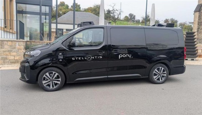 Stellantis wil met Chinees bedrijf en Peugeot-busjes robotaxi's testen in Europa