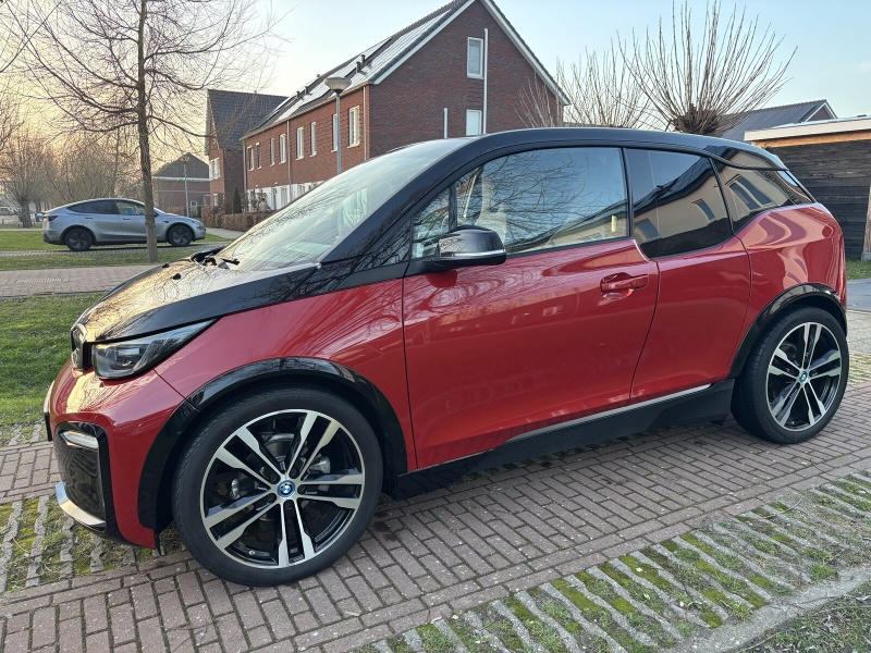 Afbeeldingslocatie: https://tweakers.net/i/6aVwfemg8pZZwBfM9oKFgOvRBv4=/800x/filters:strip_icc():strip_exif()/f/image/J8iGAaNT1By8QNgKfx9hGFTT.jpg?f=fotoalbum_large