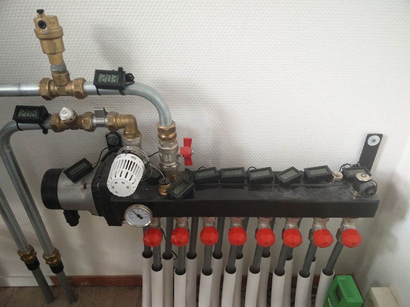 Afbeeldingslocatie: https://tweakers.net/i/6cscJkd3RXQVd-vmuYivPZAYQJI=/full-fit-in/4920x3264/filters:max_bytes(3145728):no_upscale():strip_icc():fill(white):strip_exif()/f/image/6Uuev6GCCDEU3Y6n14uZ7axM.jpg?f=user_large