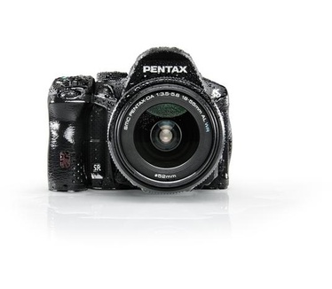 Pentax K-30 + 18-55mm f/3.5-5.6 + 50-200mm f/4.0-5.6 Zwart