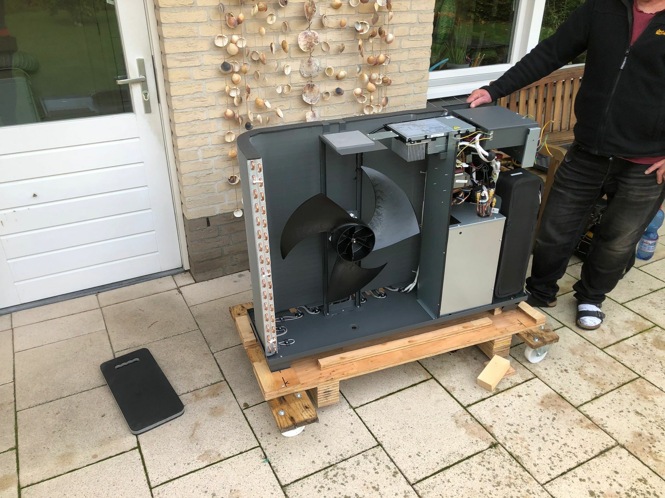 Afbeeldingslocatie: https://tweakers.net/i/7Fs3tSmOHH9Yn16UsFiSERg3B8k=/full-fit-in/4920x3264/filters:max_bytes(3145728):no_upscale():strip_icc():fill(white):strip_exif()/f/image/55wg87y9HwKGVVLPScEGpyNz.jpg?f=user_large