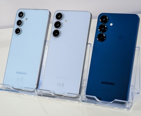 Van links naar rechts: Galaxy S24 FE, Galaxy S25 FE en Galaxy S25+