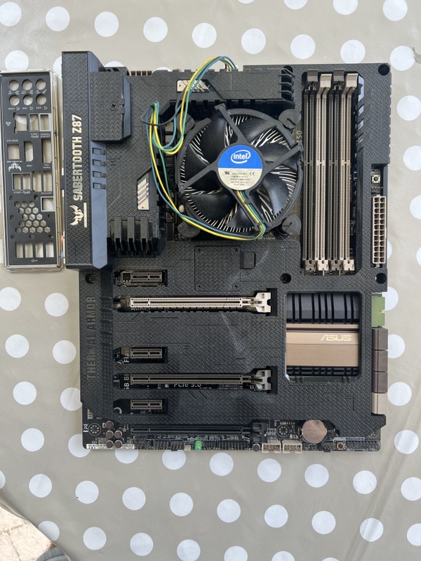 Intel Core i7-4770 + z87 sabertooth aangeboden - Vraag