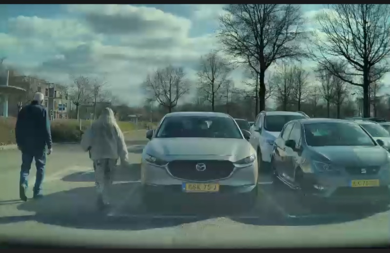 Afbeeldingslocatie: https://tweakers.net/i/7gQ8GTgt8IsCjDyT-JIEsKB4eus=/800x/filters:strip_icc():strip_exif()/f/image/7LxHF9HZS6qduMBUR4oFH6cy.jpg?f=fotoalbum_large