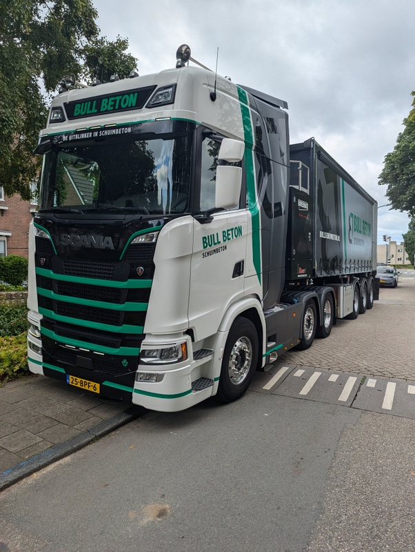 Afbeeldingslocatie: https://tweakers.net/i/7oAPcsLbUDuYnk3x94WiIvlsWew=/x800/filters:strip_icc():strip_exif()/f/image/jn7GehCajY8HCUhoIAaO2yoI.jpg?f=fotoalbum_large