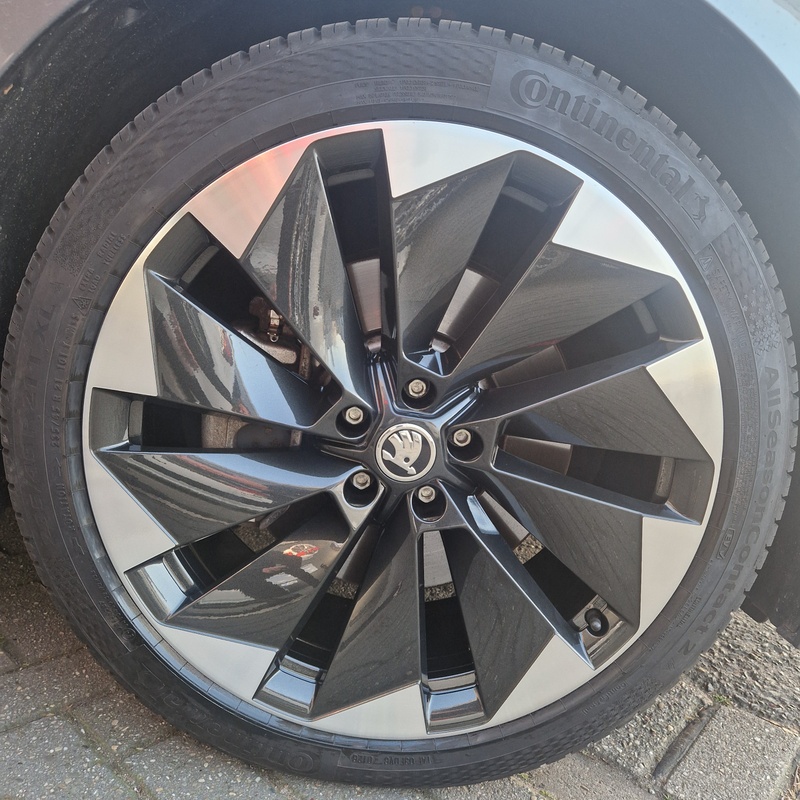 Afbeeldingslocatie: https://tweakers.net/i/84hp70a5UjFkDyk5Mgov9Dt5k94=/800x/filters:strip_icc():strip_exif()/f/image/lItZYgc6HB4uU7QLuAS5jQ99.jpg?f=fotoalbum_large