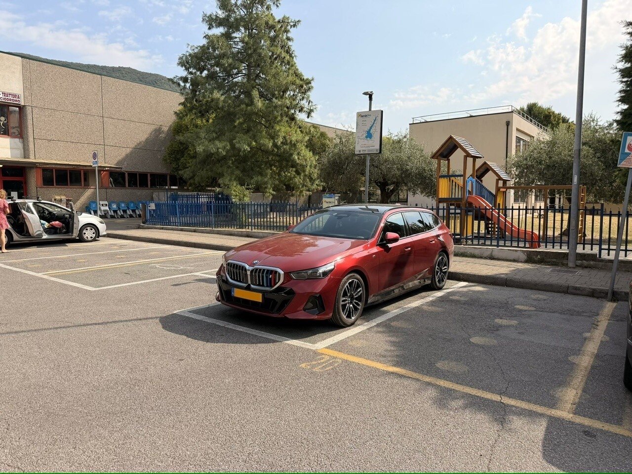 Afbeeldingslocatie: https://tweakers.net/i/85rXwGIoE1zPWvUaFigGvVcT6O4=/fit-in/4920x3264/filters:max_bytes(3145728):no_upscale():strip_icc():strip_exif()/f/image/MySTM2qWooCcz8J17qQvd396.jpg?f=user_large