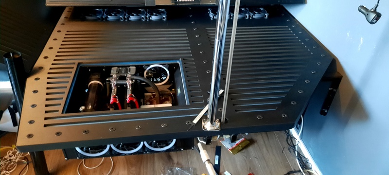 Afbeeldingslocatie: https://tweakers.net/i/8BIyFwXOawDW8KKDwJ26gxm2AoA=/800x/filters:strip_icc():strip_exif()/f/image/6eTpdYLE67Ycb9NlcKuFFCw7.jpg?f=fotoalbum_large