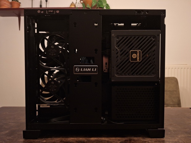 Afbeeldingslocatie: https://tweakers.net/i/8JU0cH4p4YS9PdlxCshl8Niubso=/620x/filters:strip_icc():strip_exif()/m/2271134/1VsgOxTqMNhZ3ick8NTfvyXR1aFNIH291UiGxpvlW3DiBZGtPL.jpeg?f=620xauto