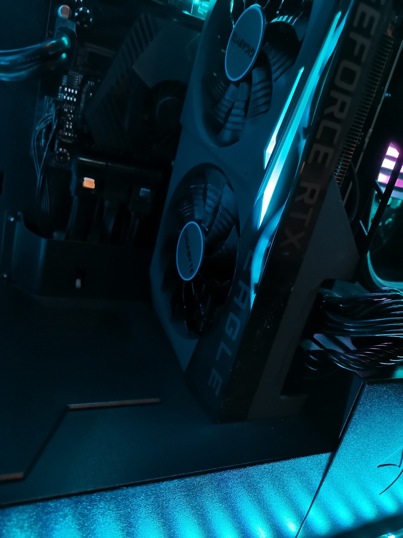 Afbeeldingslocatie: https://tweakers.net/i/8LAcIdhRj1em7Z3OzuL8RJuXUNc=/800x/filters:strip_icc():strip_exif()/f/image/AqA3hfnUFUZDMYJDPuz5dP6L.jpg?f=fotoalbum_large