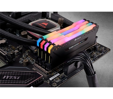 Corsair CMW64GX4M8X3600C18