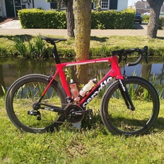 Afbeeldingslocatie: https://tweakers.net/i/8ShvzGHafdjADAY6C9OlPBnL2Xw=/232x232/filters:strip_icc():strip_exif()/f/image/ndgroNkbUh3ZF1HALpx0xoXG.jpg?f=fotoalbum_tile