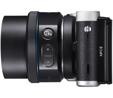 Samsung NX300M + 18-55mm f/3.5-5.6 OIS i-Function + 50-200mm F4-5.6 ED OIS III + SEF-8A Flitser Zwart