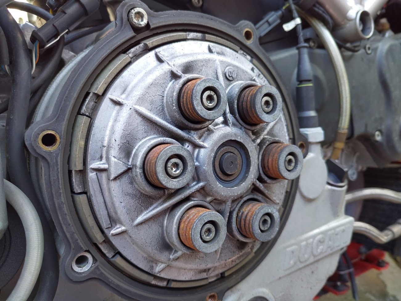 Afbeeldingslocatie: https://tweakers.net/i/8ggkUQ0J-MVS-jrAOPvlesOSAjE=/f/image/QvNeF5BRCrcGKr76pIU56brT.jpg