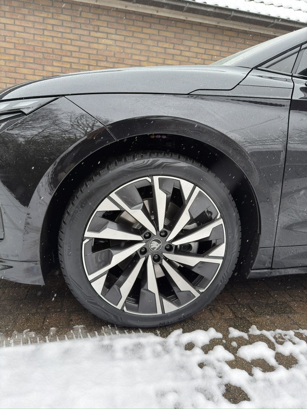 Afbeeldingslocatie: https://tweakers.net/i/8hWjati4AIjszRt2tiRtdQSLH5E=/x800/filters:strip_icc():strip_exif()/f/image/29hWzq0pfaiHhWbrj8VuIiBm.jpg?f=fotoalbum_large