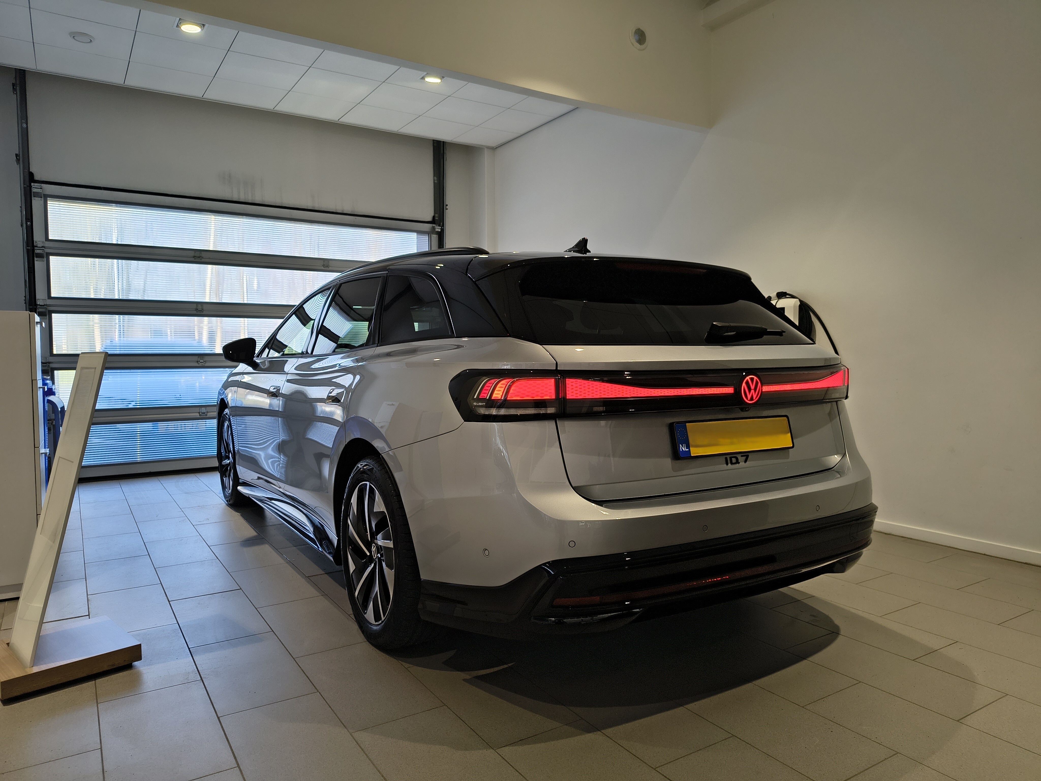 Afbeeldingslocatie: https://tweakers.net/i/8n4sRahdH06ZBUaTtc-BvouAv8Y=/fit-in/4920x3264/filters:max_bytes(3145728):no_upscale():strip_icc():strip_exif()/f/image/4vyWXCpEqKsmxtvuX3pnwOWq.jpg?f=user_large