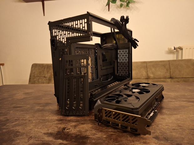 Afbeeldingslocatie: https://tweakers.net/i/8nFVMoInAHWrBass6xJBVan5x4s=/620x/filters:strip_icc():strip_exif()/m/2271134/1VHvWAMoOEzjCkRnAFRkz1nHuFO6hfFTxUIRof46cCQt8DqhW3.jpeg?f=620xauto