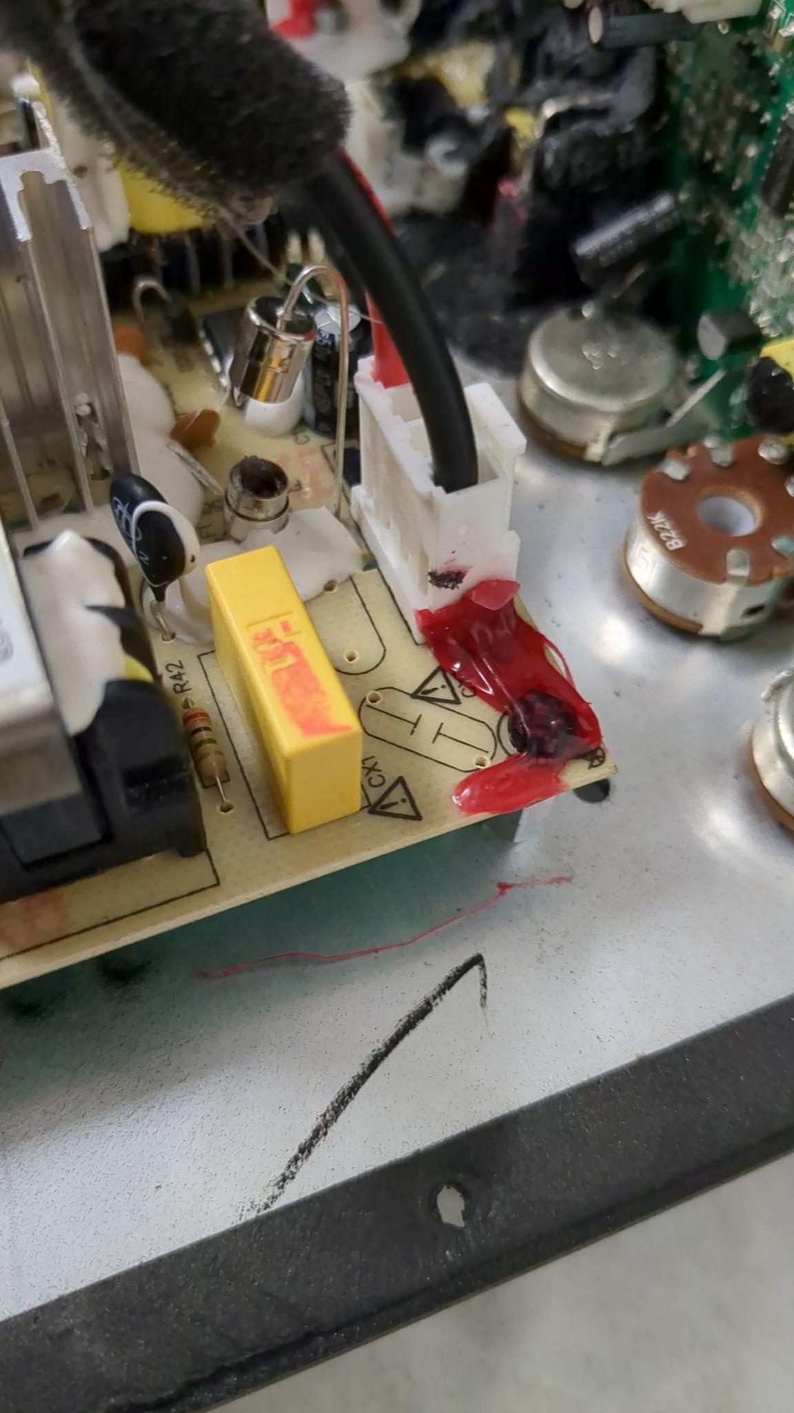 Repareren subwoofer (overleden zekering, + wellicht ???) Modding, mechanica en elektronica GoT