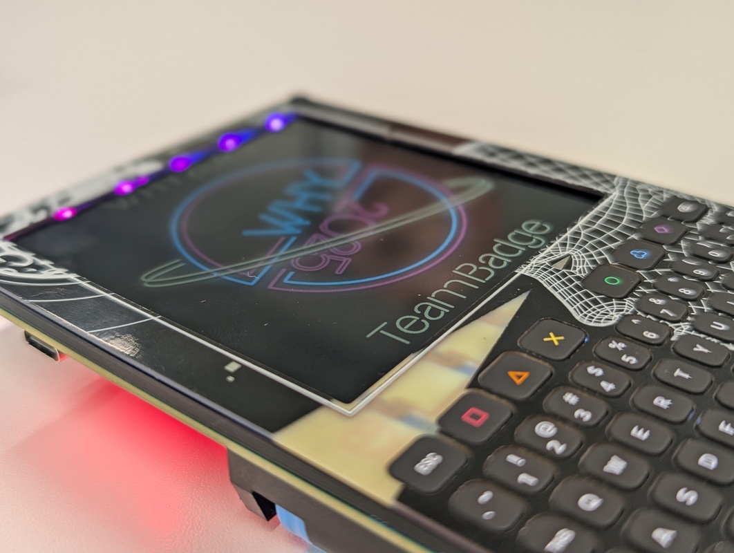 Dit is de WHY2025-badge met twee ESP32's en een loramodule - Computer ...