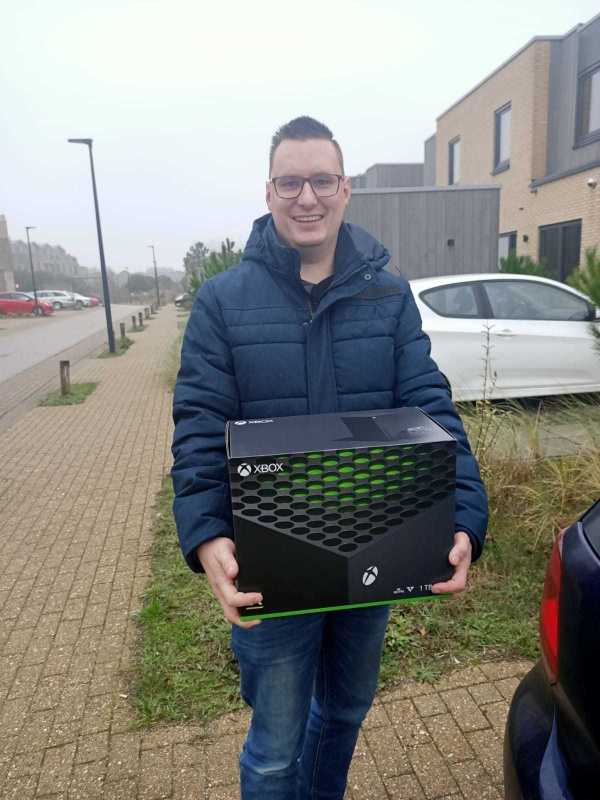 Afbeeldingslocatie: https://tweakers.net/i/9-kISVKHNzWZ6MSVdiZGkWP45Zs=/x800/filters:strip_icc():strip_exif()/f/image/YD0kz3AZTzWWWguLG1m3Ss98.jpg?f=fotoalbum_large