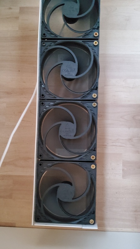 Afbeeldingslocatie: https://tweakers.net/i/9-pXuYYlgSjquBueJFEPIq_m3_Q=/x800/filters:strip_icc():strip_exif()/f/image/jvV0v4EsxekCxrMLla1GRFhc.jpg?f=fotoalbum_large