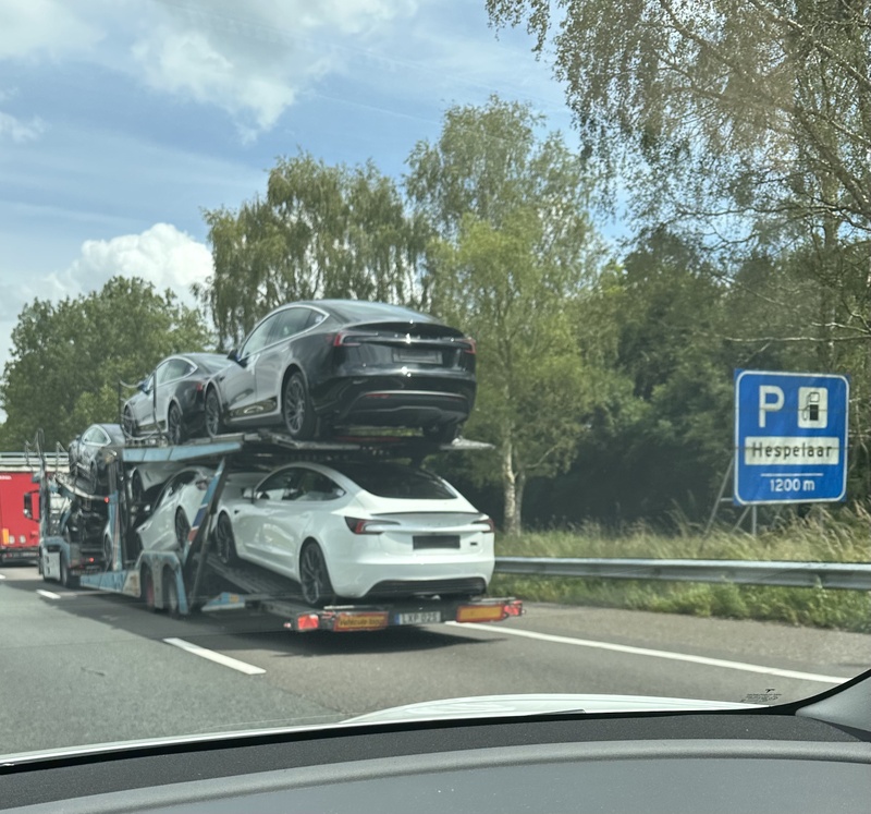 Afbeeldingslocatie: https://tweakers.net/i/930jOAH41RUuXi-u9pbjPtu4kk4=/800x/filters:strip_icc():strip_exif()/f/image/emEwWsWAmUdHRxjI2TF5bIyl.jpg?f=fotoalbum_large