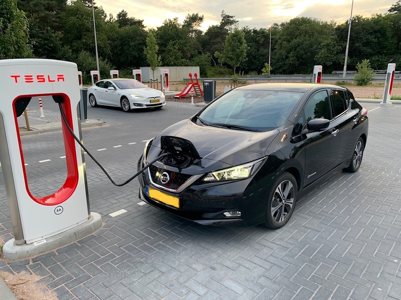 Afbeeldingslocatie: https://tweakers.net/i/97q2n5k7OvSIv-gyZVMuwom7P3U=/800x/filters:strip_icc():strip_exif()/f/image/UF9DIlf2kMwB0aFWfK5doM8l.jpg?f=fotoalbum_large