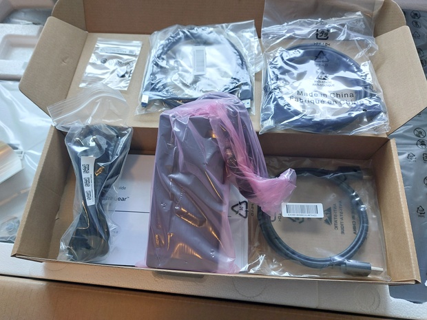Afbeeldingslocatie: https://tweakers.net/i/9Jux1y3z5Zc6ydukBVMDg3qu2RU=/620x/filters:strip_icc():strip_exif()/m/99338/1TGGXUKx93r0sCGn6nR8E2N1t3g5LnORhO4mrIJKnwm3CP6xsy.jpeg?f=620xauto