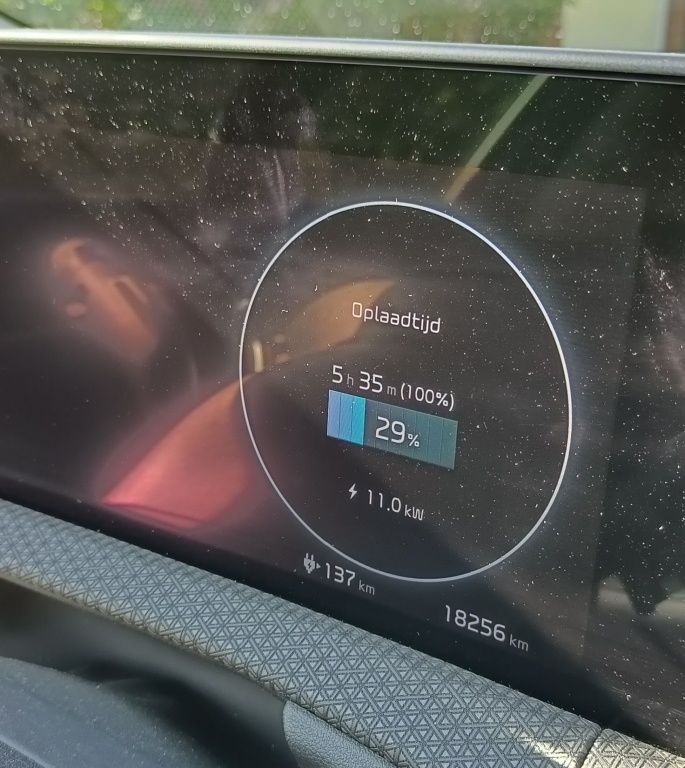 Afbeeldingslocatie: https://tweakers.net/i/9LQkmdhW29sFWXKMs-SLS5ILidA=/full-fit-in/4920x3264/filters:max_bytes(3145728):no_upscale():strip_icc():fill(white):strip_exif()/f/image/rheyZmqzIdryCCBu9ZsKyH26.jpg?f=user_large
